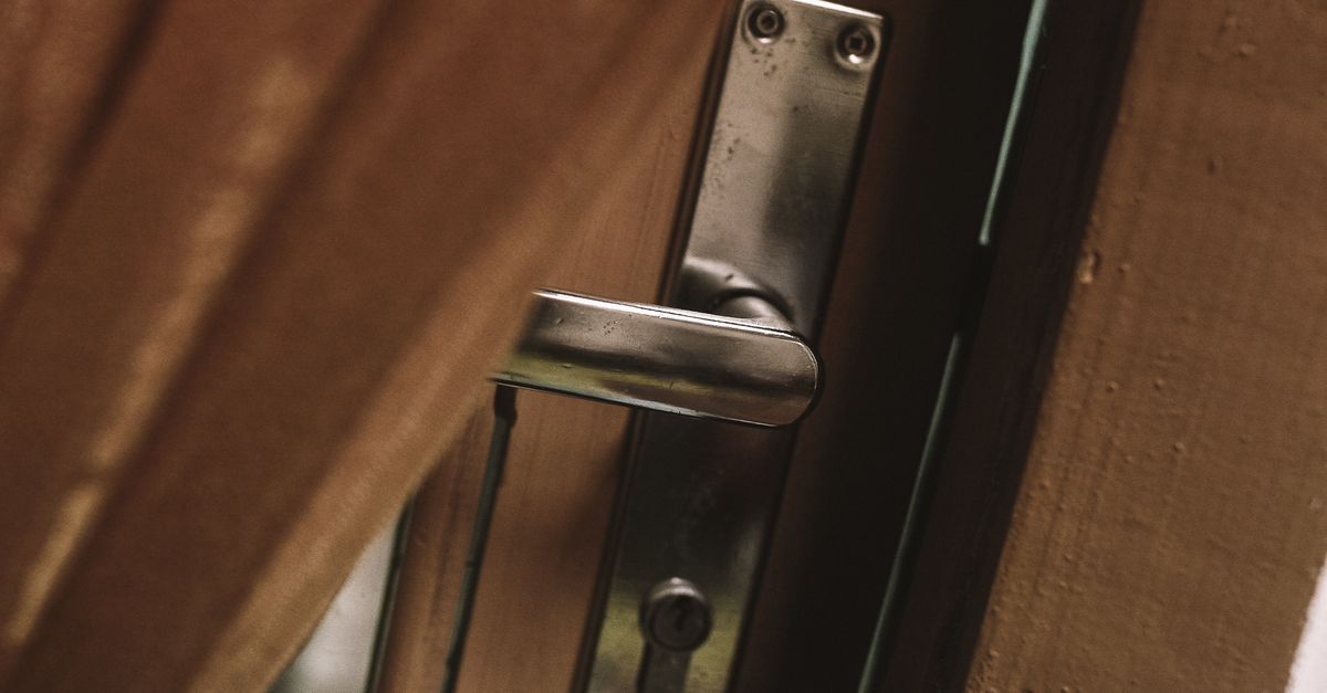 Smart Lock or Traditional Deadbolt: What's Right for Your Glendale Home? — Glendale Locksmith Corp