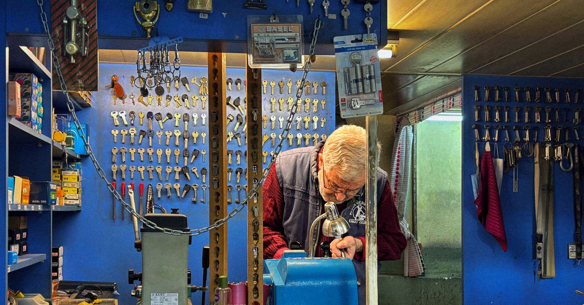 A Note on Kiosk Key Copying and Why It Is Not a Substitute for a Professional Commercial Locksmith — Glendale Locksmith Corp
